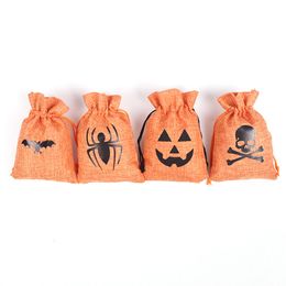 50 stks / pak Halloween Gift Wrap Bat Pumpkin Skull Linnen Jute Snoep Drawstrings Tas Pocket Treat Snacks Opbergzakken Cookie Pouch Kindertruc of Behandeling Decor TR0074