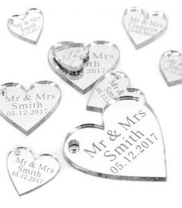 50 stcs gepersonaliseerde gegraveerde acryl spiegel liefde hart met hole cadeau tags bruiloftsparty tafel confetti decor centerpieces gunsten g4546831