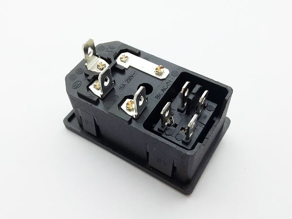 Livraison gratuite 50pcs connecteur de prise de commutateur d'alimentation 5A / 10A 250V fusibles interrupteurs à bascule interrupteur avec adaptateurs d'alimentation à montage sur panneau à 3 ou 4 broches