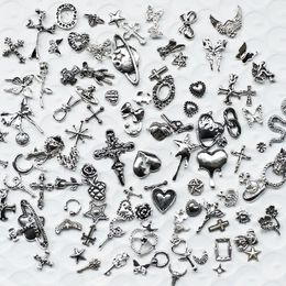 50pcs Retro Nail Charms Parts Kawaii Styles mixtes coeur Bowknot Accessoires Conseils Matériaux Supplies DIY DÉCORATIONS D'ART 240415