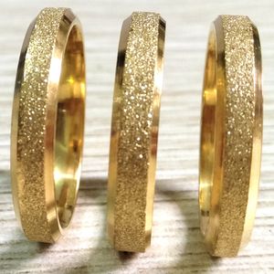 50 Uds superficie de arena calidad 4mm oro esmerilado bordes biselados anillo de acero inoxidable ajuste cómodo hombres mujeres regalo Favor fiesta joyería al por mayor