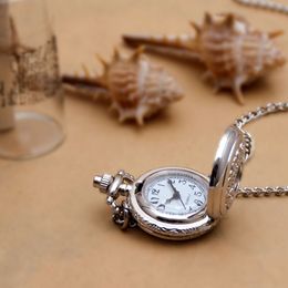 50 stks kleine witte stalen blad bloem flip zakhorloge ketting quartz vintage koreaanse trui keten student hangende horloge mode horloge