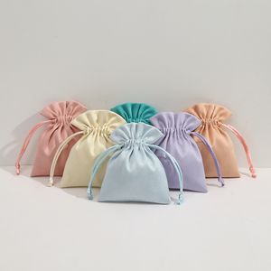 50 piezas Velvet Drawstring Bag Shic Bolsa de regalos pequeños Pendientes de bolsas de anillo Cello de joyería Puques de franela de franela