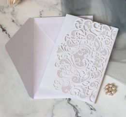 Tarjeta de invitaciones de boda de 50pcs con sobres heart impresos insertos titulares de tarjetas marginator suministros de fiesta de cumpleaños