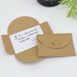 50pcs mariage avec Kraft Paper Enveloppe Retro Heart Enveloppes Mini Cartes d'invitation CARDE BIRLOT