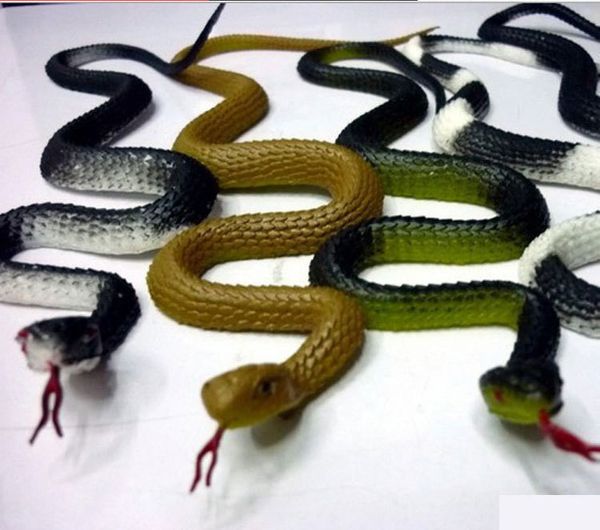 50pcslot Faux plastique souple en plastique effrayant serpent jouet stupide intelligent