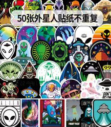 50pcSlot gemengde autostickers UFO Alien voor laptophelm Skateboardstickers Pad Bicycle Bike Cup Hat Motorfiets PS4 Telefoon Notoo9846104