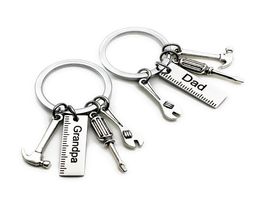 50PCSlot Nieuwe roestvrij staal Dad Tools Keychain Opa Hammer schroevendraaier Keyring Father Day Gifts1 85 W27725417