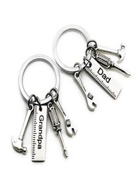 50pcslot Nouveaux outils de papa en acier inoxydable Keychain Grand-père Tournevis de Tournevis Cadeaux Père Cadeaux 1 85 W26601161