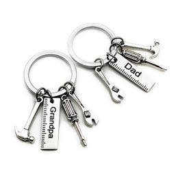 50pcslot Nouveaux outils de papa en acier inoxydable Keychain Grand-père Tournevis de Tournevis Cadeaux Père Cadeaux 1 85 W25070375