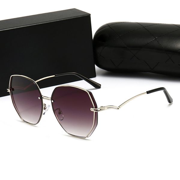515 Gafas de sol para mujeres Gafas HD UV400 Diseñador Oval Diseñador Fashion Marco de oro Gafas Sol Conducción de gafas de sol de vacaciones para mujer