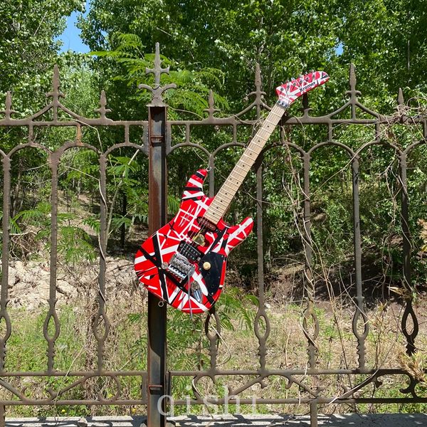 5150 Eddie Eddie Van Halen 5150 Guitare électrique rouge Stripe blanche Floyd Rose Tremolo Bridge, Maple Neck Forgoard Guitar Frankenstein