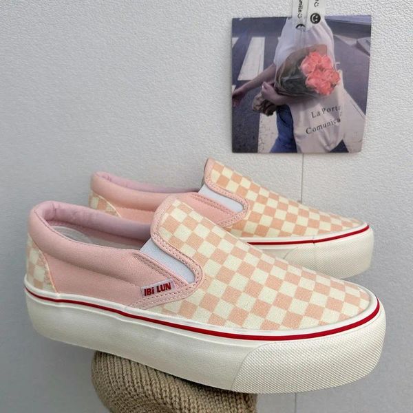 519 Zapatos de lona gruesos con suela para mujer, zapatillas informales con patrón a cuadros rosa, zapatillas blancas y negras para niñas y estudiantes 89
