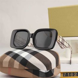52% OFF Vente en gros de lunettes de soleil New Ba Jia High Definition Fashion Stripe Box UV Resistant Advanced Sense Lunettes de soleil 2617