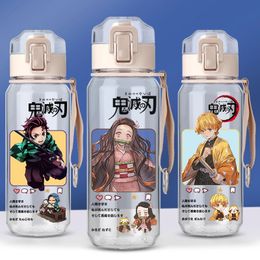 530 ml Kids Water Sippy Cup Creative Cartoon avec des paies Bouteilles à l'épreuve des pêches Portadoor Demon Slayer Tanjiro Nezuko 240409