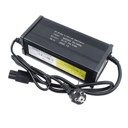 54,6V 67.2V 84V 10A Chargeur de batterie au lithium LED pour le chargeur rapide de la batterie de vélos 13S 20S 20S 48V 60V 72V avec coque en aluminium de ventilateur