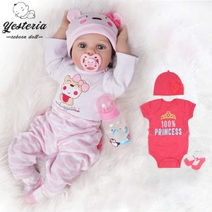 55 cm Bebe Reborn Baby Doll Girl 2 Outfits Siliconen Vinyl Alive Poppen Pasgeboren Kinderen Geschenken Beste Speelminzen Lichtroze en Dark Pink Q0910
