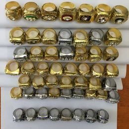 55pcs 1966 à 2020 American Football Team Champions Championship Ring Ensemble avec Boîte d'affichage en bois Trophée Souvenir Men Fan Souvenir Nice Gift Wholesale 2024 Gift WW