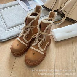 56% OFF Chaussures de sport 2024 White Deer Wu Xuanyi le même haut de gamme automne et hiver peluche Martin jaune génoise épaisse semelle mi-longue bottes pour femmes à la mode