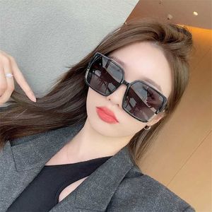 56% de réduction en gros des lunettes de soleil Nouvelles boîtes minces pour les femmes Polaris Wave Network Red Same Face Sunglasses Sunglasses Lunes à cadre