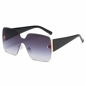 2022 Sunglasses de concepteurs pour femmes Protection UV spéciale Goggle Vintage grand cadre carré Top Qualité Gratuit Venez avec un paquet