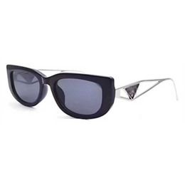 58% Nuevas gafas de sol de moda con montura pequeña para hombres y mujeres, decoración triangular con patas de metal ahuecadas, tendencia personalizada IZGC