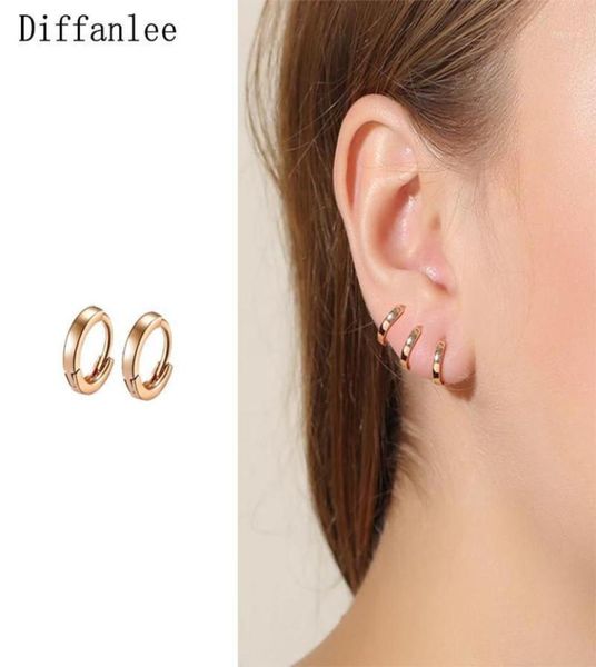 585 Gold Color Mini Tendencia delgada Hiphop Huggie Circle Pendientes de aros pequeños para mujeres Regalo de moda para niños Niños para bebés12397910