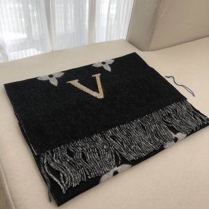 5A Bufandas de cachemira LuisVuton Reykjavik Lana de piel de oveja Seda Pashmina Mantón Abrigo Bufanda de diseñador con descuento para mujer con caja de bolso Fendave 23.10.19