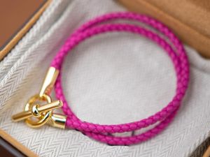 5A bedelarmbanden HM lederen lange riem armband in kleur 13 Fuchsia voor vrouwen met stofzak doos maat 16-21 Fendave