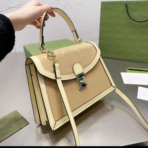 5A diseñador bolso Bolso de cuero de lona Bolso de mensajero Bolsos cruzados para mujer Impresiones de letras clásicas Cartera con tapa Correa larga para el hombro Hardware dorado 25 CM