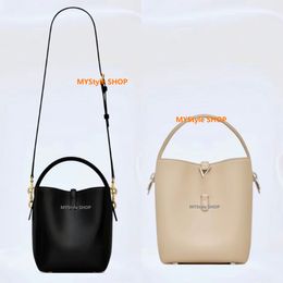 Bodet 5A Evening LE37 Sacs LE5A7 Hobo Designer Sacs Crossbody Lage S Designer Totes Purse New Cleo Hand Hand Hand's Men's Femme's Makeup Leather Underarm Back Backet