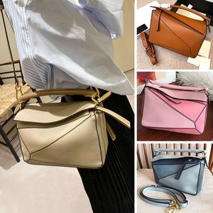 Sac de concepteur de sacs Loeweelies 5a Sac à main en cuir authentique Baquet de seau de femme Puzzle Tapes Crossbody Geométrie Couleur de contraste carré Couleur Couleur 26