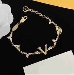 5A Diseñador de lujo como elegante pulsera para mujer Oro Plata Moda Carta Colgante Trébol Pulsera Boda Joyería de alta calidad Caja original a
