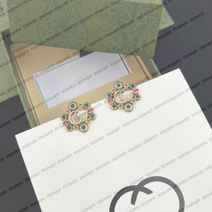 Boucles d'oreilles de goujon de fleurs de qualité 5a de qualité 5a