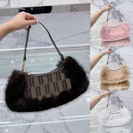 5A Sacs à bandoulière en peluche Sac sous les bras Femmes Baguette Designer Fourrure Sac à main Sac à main Classique Lettre Modèle Sac à main Femmes Sacs à main 220902 221106