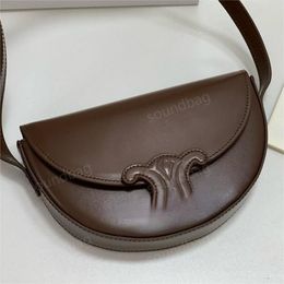 Grand fourre-tout 5A Triomphe : cuir de vachette lisse, sac de luxe approuvé par les célébrités, hommage classique, capacité en accordéon, élégance séculaire, café croissant noir