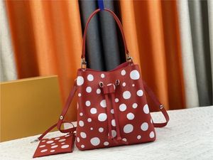 5A Dames Designer Tas met Trekkoord YK Handtas Infinity Dots Reliëf Monogrammen Patroon Bucket Bag Met Pompoen Charm