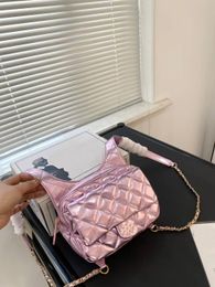 5A Women's Wallet 2024 Nouveau 4c Mini Backpack est un incontournable pour les filles, avec une texture écrasante, une série de comptoirs importés de sacs haut de gamme, des sacs de marque célèbres 20 cm