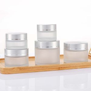 5g 10g 15g 20g 30g 50g Bouteille en verre dépoli Pot cosmétique Vide Crème pour le visage Baume à lèvres Conteneur de stockage Pot Bouteilles d'échantillons rechargeables avec couvercles en argent