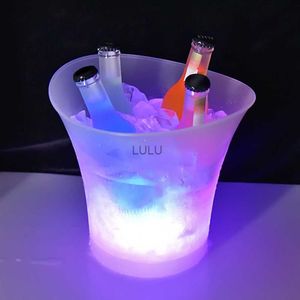Seau à glace 5L avec 6 couleurs de lumière LED étanche seau à glace Bar Nightlub Light Up Champagne Whisky Bière Seau Bars Party Decor HKD230828
