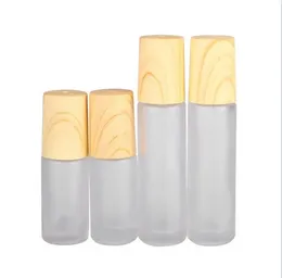 5ml 10ml Botellas de rodillo de vidrio esmerilado Roll on Bottle con bola de rodillo de metal Tapas de plástico de grano de madera para perfume Aceite esencial Bálsamos labiales al por mayor