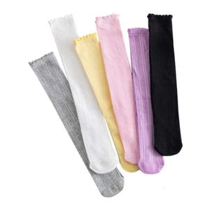 5pcs 3pair / lot Nouveau chaussette d'enfants de la longueur du genou de couleur unie solide