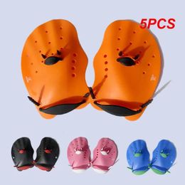 5pcs adultes enfants pagaies de natation professionnelles des gouttes de correction des nageoires à main les nageoires de palmier gants webbed paddle eauter 240411