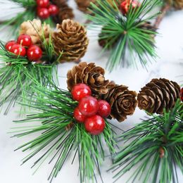 5pcs Faux Christmas Pinecone Berry Artificial Natural Pine Cones Bayas Rojos Otoño Garland Halloween Acción de Gracias Decoración de árboles de Navidad