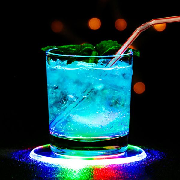 5 pcs Led Coaster Porte-Gobelet Tasse Stand Nouveauté Éclairage Bar Tapis Table Lumineuse Napperon Fête Boisson Verre Creative Pad Rond Décor À La Maison Cuisine 7 Couleur