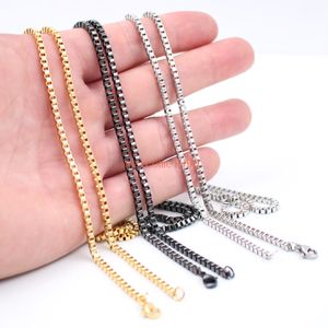 5pcs / lot En Gros 2.4mm Boîte Chaîne Collier En Acier Inoxydable Hommes Femmes Bijoux Argent / Or / Noir 18 pouces-32 pouces en vrac