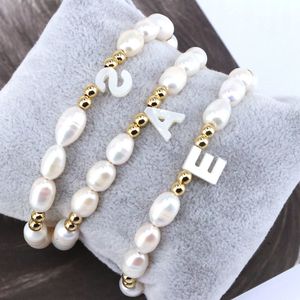 5 uds., pulseras de cuentas de perlas naturales de agua dulce, pulsera hecha a mano con cuentas de concha de letras, joyería 2021 para mujeres y niñas