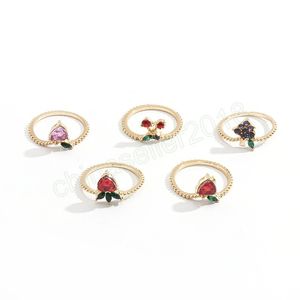 5 stks / set Crystal Apple Aardbei Cherry Grape Ring Damesmode Zoete Fruit Goud Romantische Ringen Meisje Party Lover Gift