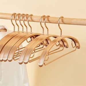 5 stks Thicken Coat Hangers Luxe Aluminium Legering Opknoping Rekken Bruiloft Dressess Non-Slip Hanger Trui Broek Shirt Droogrek 220408