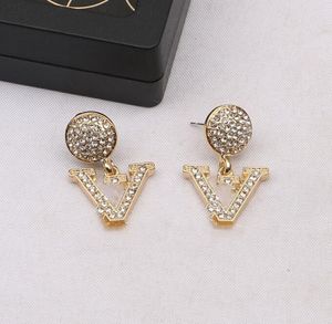 5style Designers Lettres Stud Clip Eardrop Rond Géométrique V Lettre Célèbre Femmes Cristal Strass Métal Boucle D'oreille De Mariage Bijoux De Fête